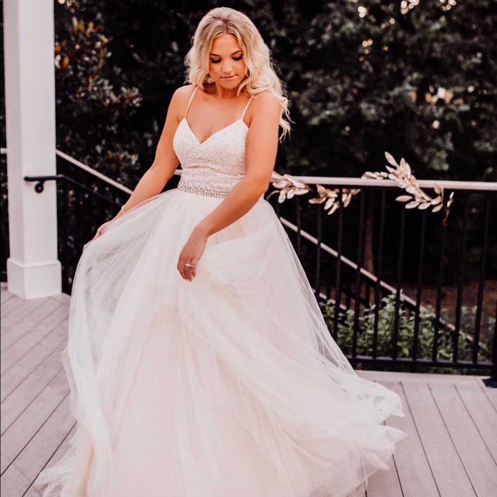 Gorgeous wedding dress - Picture 7 of 8
